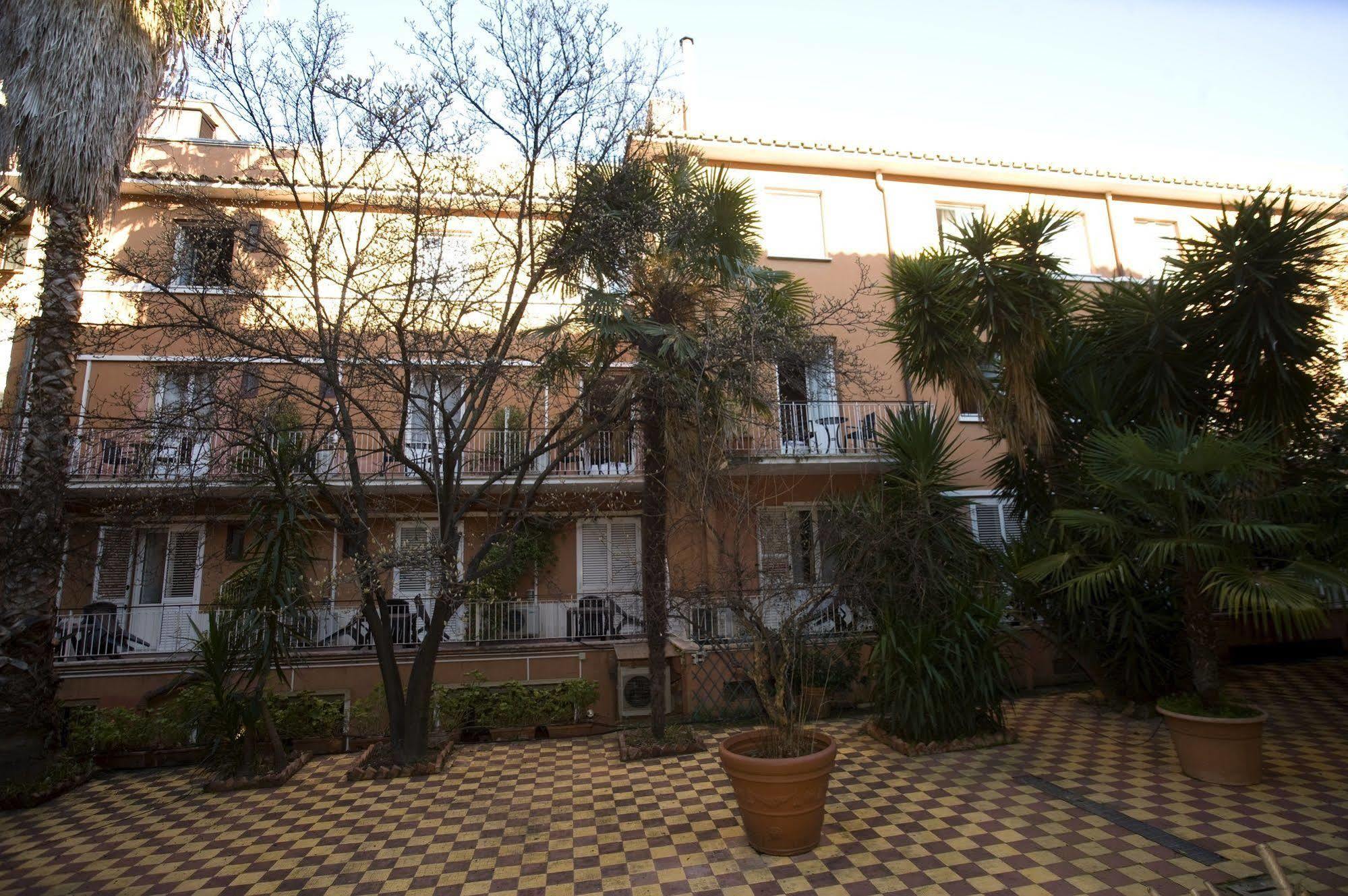 Hotel Domus Aventina Roma Exterior foto